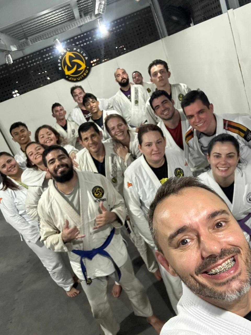Turma reunida para tirar a quela self.